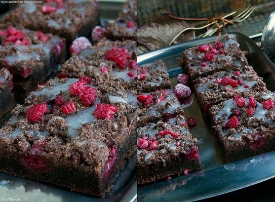 Brownie z malinami i kruszonką