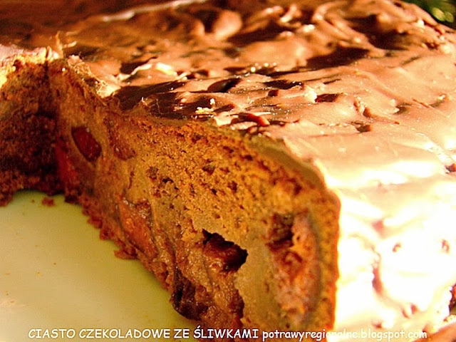 CIASTO CZEKOLADOWE ZE ŚLIWKAMI i CZEKOLADOWO-KAWOWĄ POLEWĄ