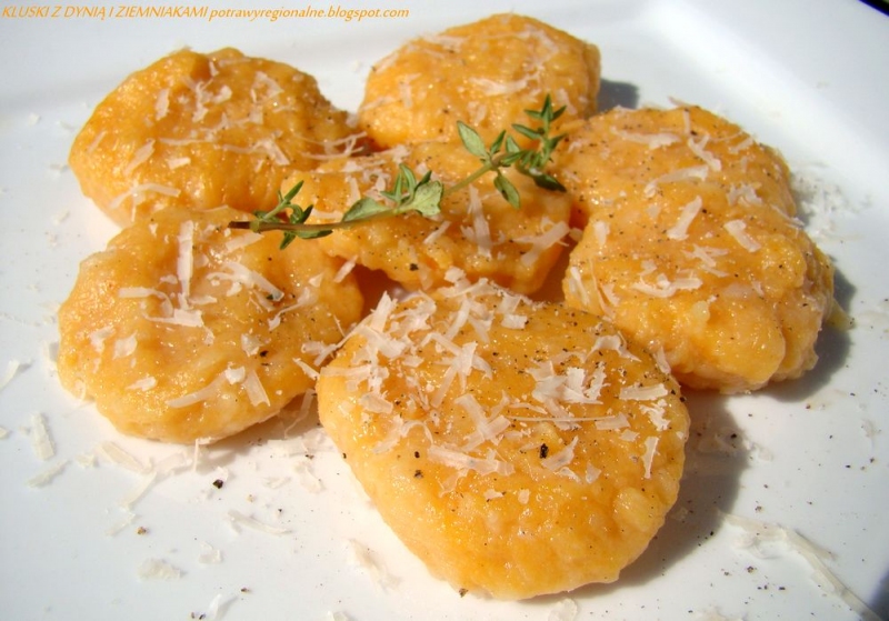 KLUSKI Z DYNIĄ ZIEMNIAKAMI I PARMEZANEM