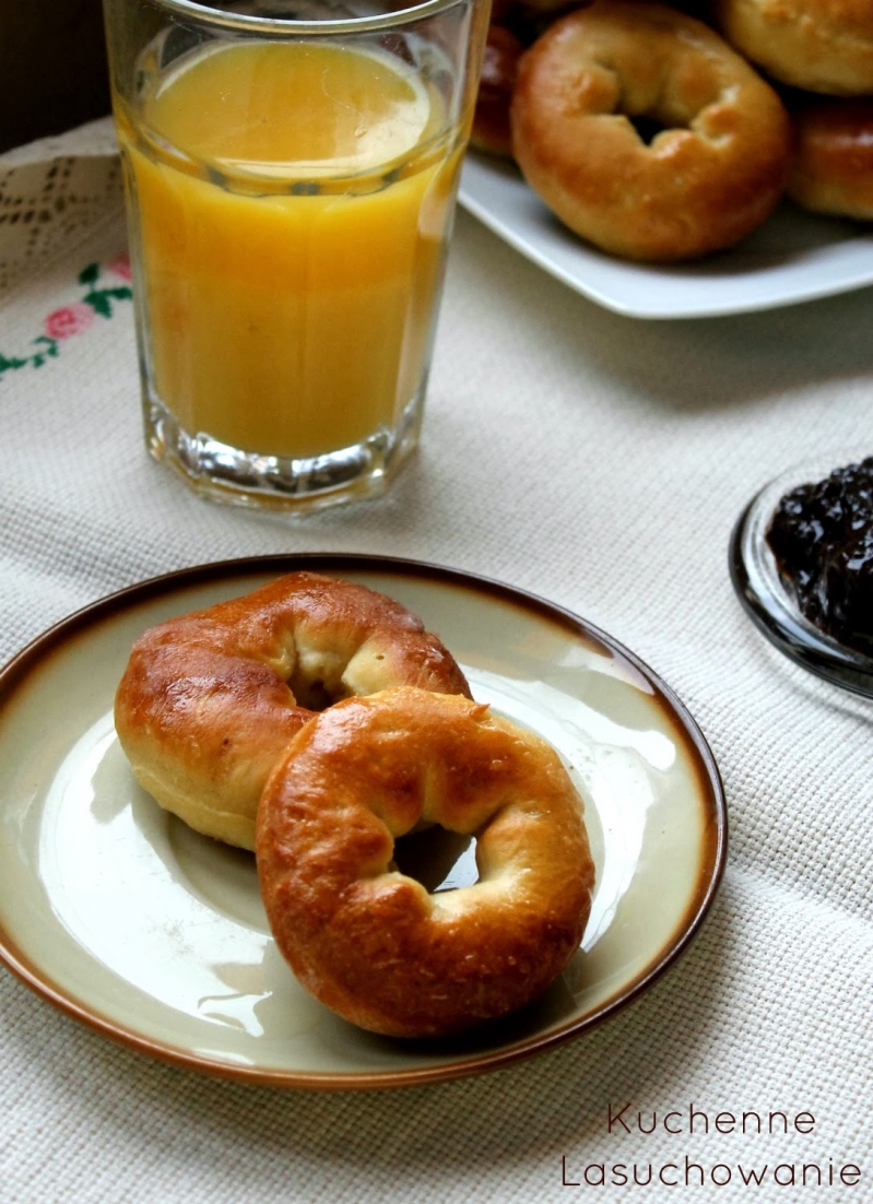 Delikatne i puszyste pączki pieczone