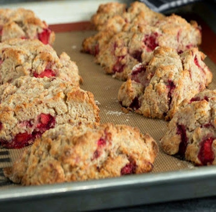 Truskawkowe scones z ricottą
