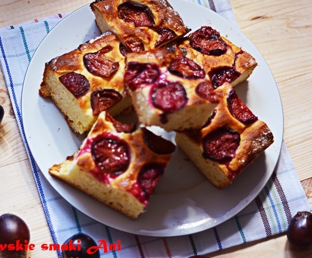 Ciasto drożdżowe ze śliwkami