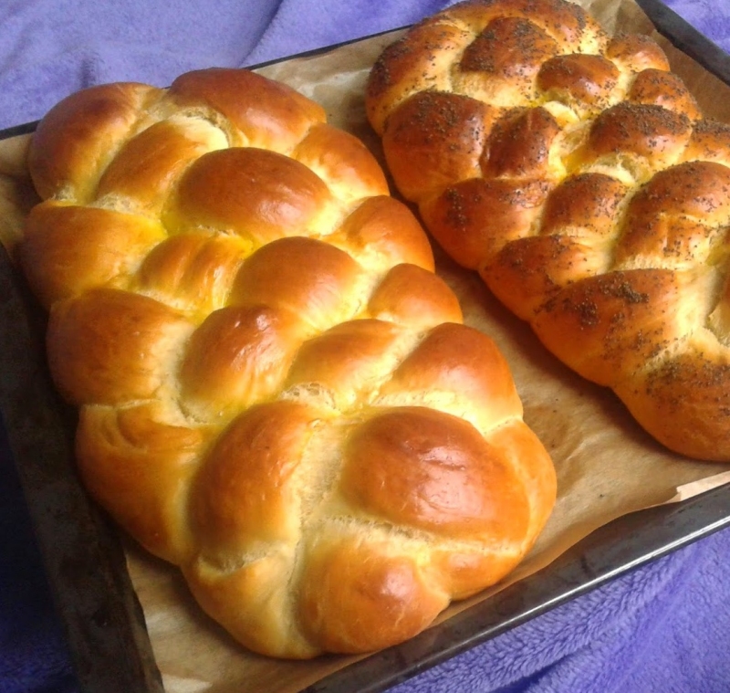 Maślana chałka drożdżowa