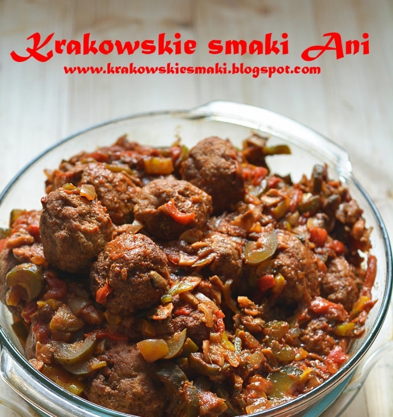 Mięsne kuleczki w kolorowym bigosie