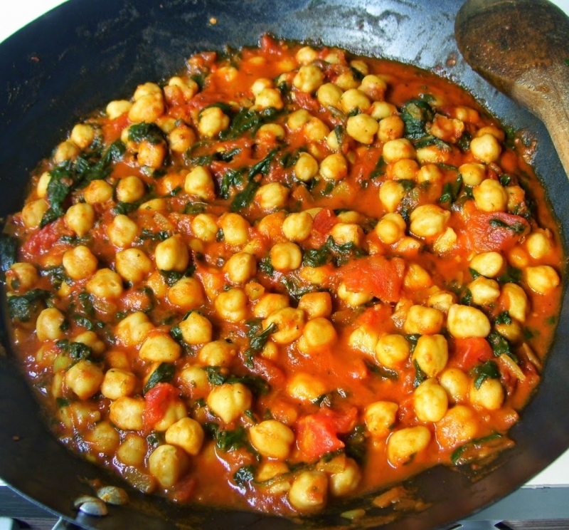 Curry z cieciorką i szpinakiem