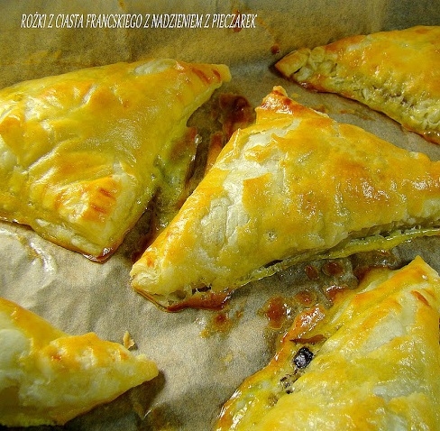 ROŻKI Z CIASTA FRANCUSKIEGO NADZIEWANE PIECZARKAMI