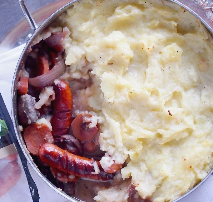 Kiełbasa zapiekana z warzywami
