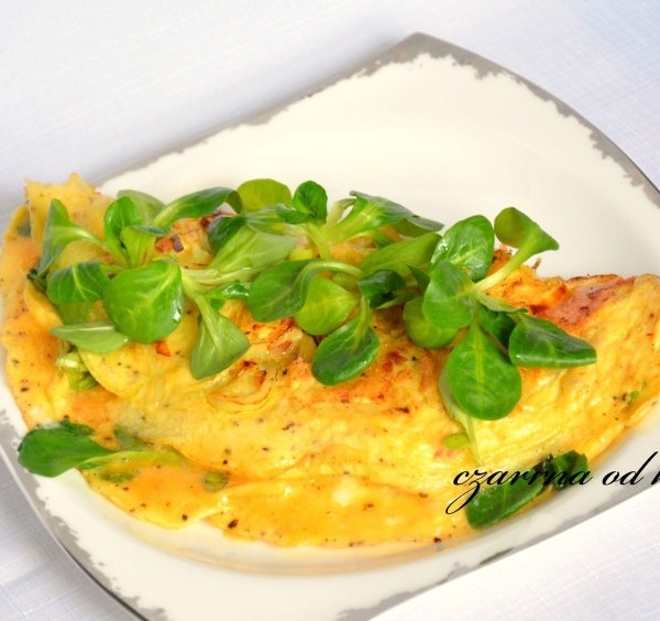 Omlet z łososiem i roszponką