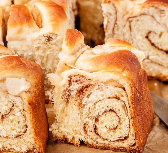 Ciasto drożdżowe z cynamonem i gruszką