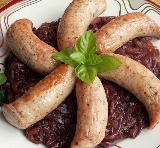 Biała kiełbasa na karmelizowanej czerwon